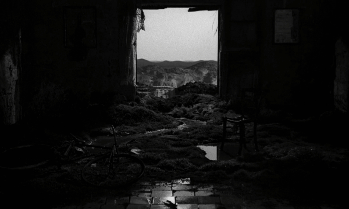 (7) Nostalghia [Nostalgia] (Andrei Tarkovsky, 1983)