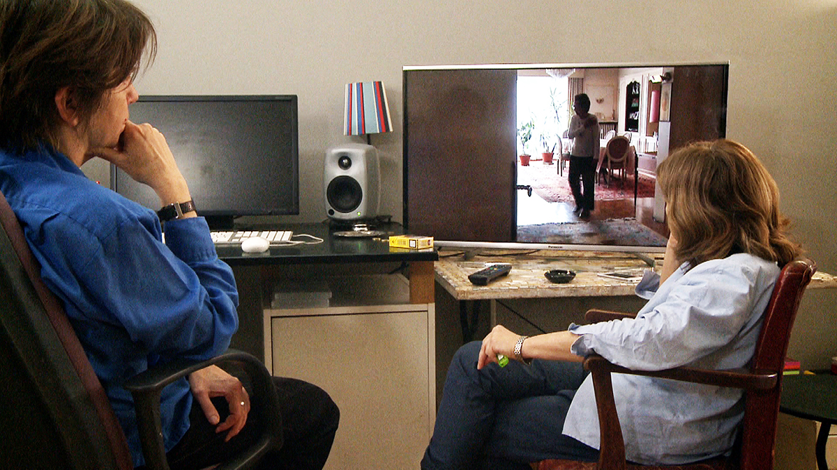 (2) Chantal Akerman and Claire Atherton while editing No Home Movie (2015)