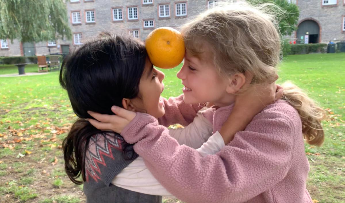 (2) Francis Alÿs, Children’s Game #34: Appelsindans (2022) | Copenhagen, Denmark [still]