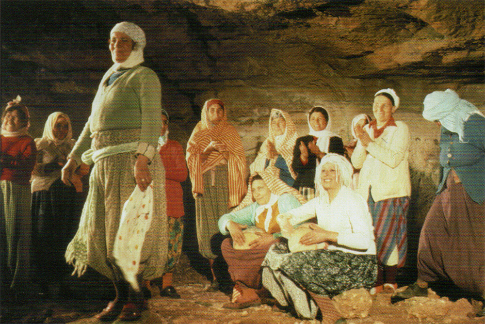 (2) The Nouba of the Women of Mount Chenoua (Assia Djebar, 1977); The women in the cave of Tipasa