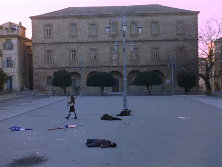 (3) O thiasos [The Travelling Players] (Theodoros Angelopoulos, 1975)